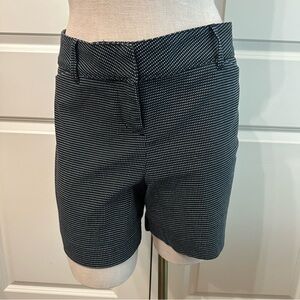 THE LIMITED Women’s shorts size 12. Black with white polkadots.